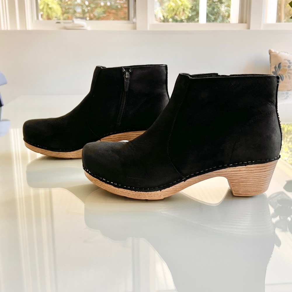 Dansko Maria Black Milled Nubuck 39